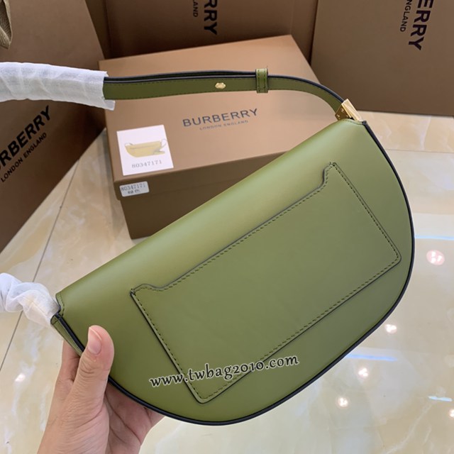 Burberry專門店新款小號最新時秀裝款肩背女包 巴寶莉皮革弧形腋下包 yxb1268